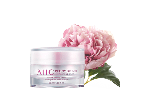 A light moisturizing cream that nourishes and hydrates the skin with its pink microalgae infusion with yeast, xylinum and black tea ferment.